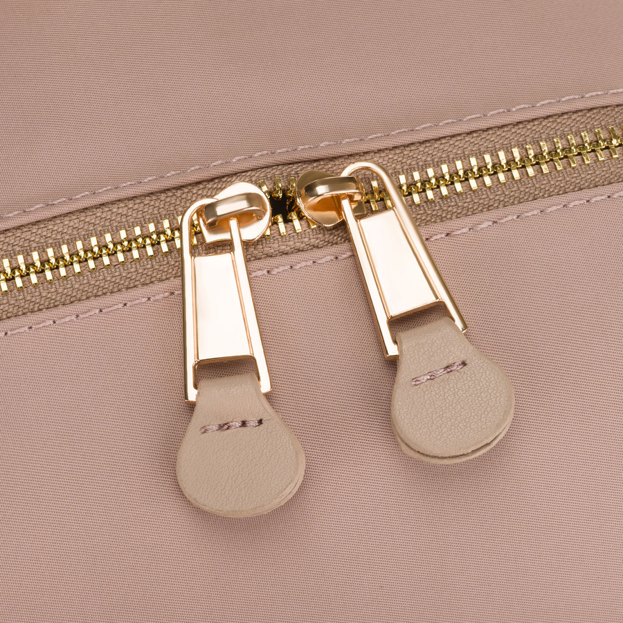 Mały plecaczek damski z nylonu i skóry ekologicznej w różowym kolorze - Peterson