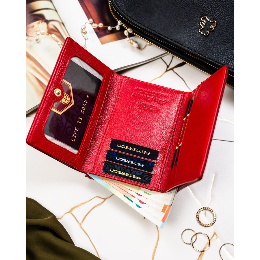 Średniej wielkości, czerwony portfel damski wykonany ze skóry naturalnej i ekologicznej - Peterson