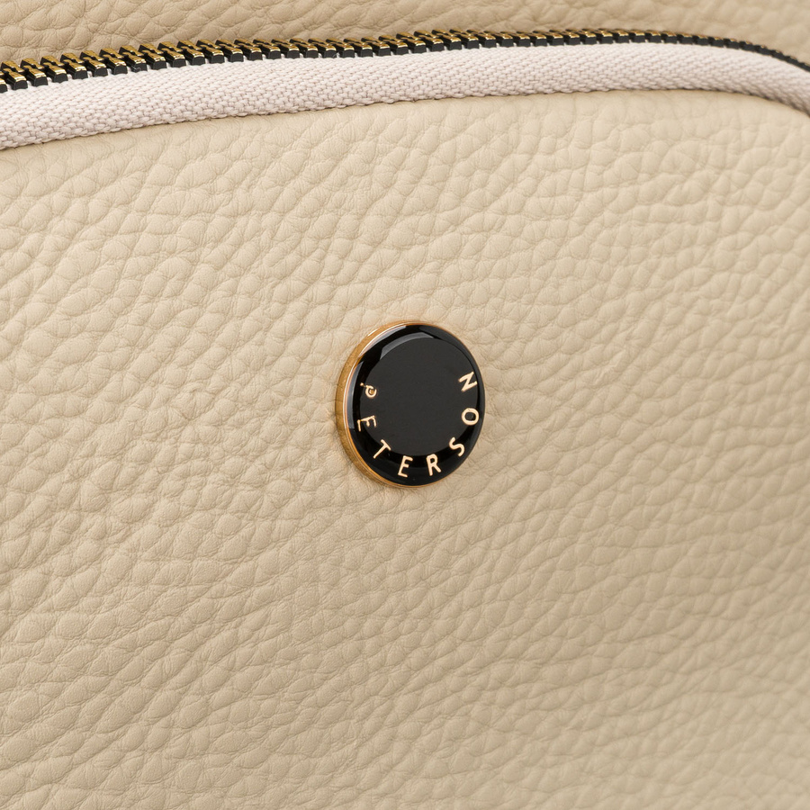 Miejska nerka damska ze skóry ekologicznej w beżowym kolorze zamykana suwakiem - Peterson