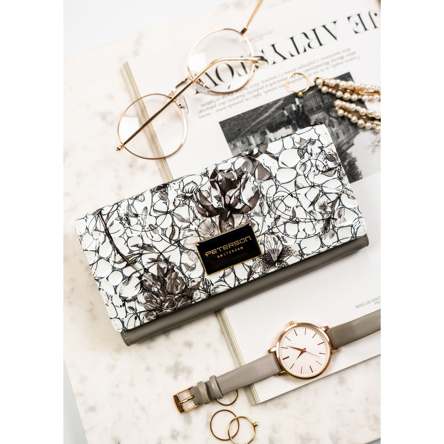Portfel ze skóry naturalnej w kwiatowy wzór zamykany zatrzaskiem - Peterson