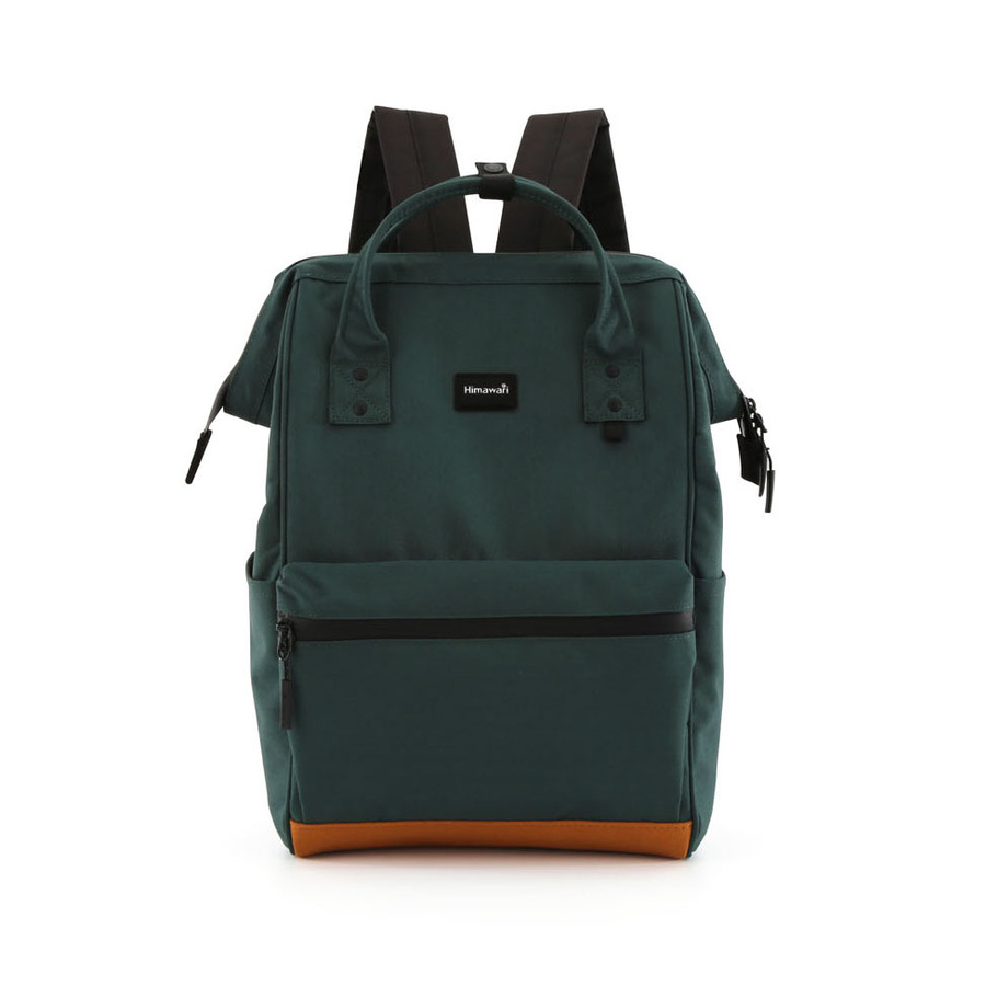 Pojemny plecak damski w ciemno zielonym kolorze zawieszony na regulowanych szelkach - Himawari