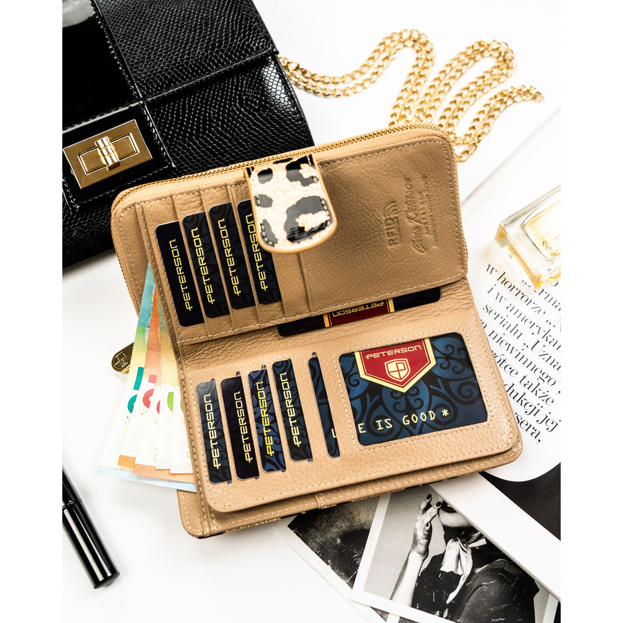 Złoty, pionowy portfel damski ze skóry ekologicznej i naturalnej w cętki, wyposażony w system RFID - Peterson