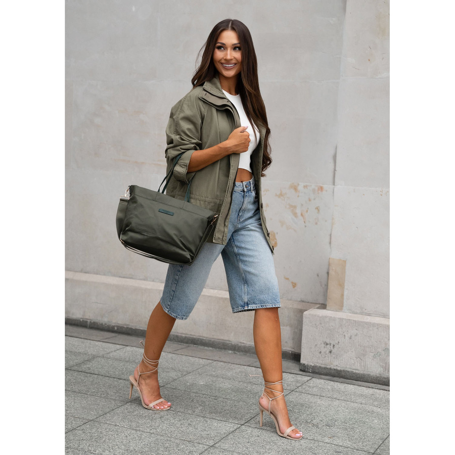 Zielona shopperka damska z nylonu, jednokomorowa z doczepianym, regulowanym paskiem - Peterson