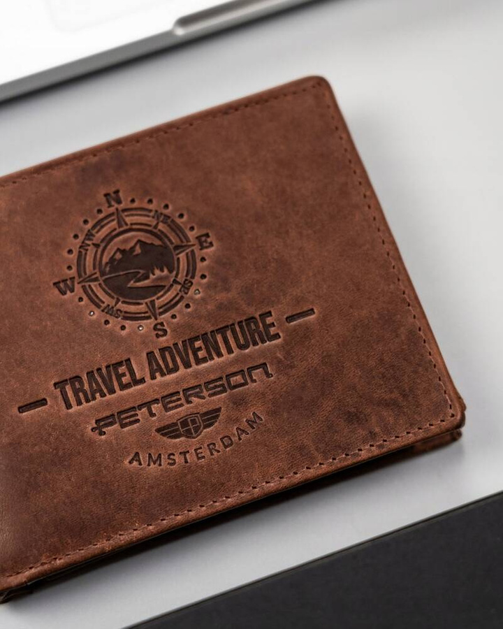 Skórzany portfel męski z ozdobnym tłoczeniem - Peterson