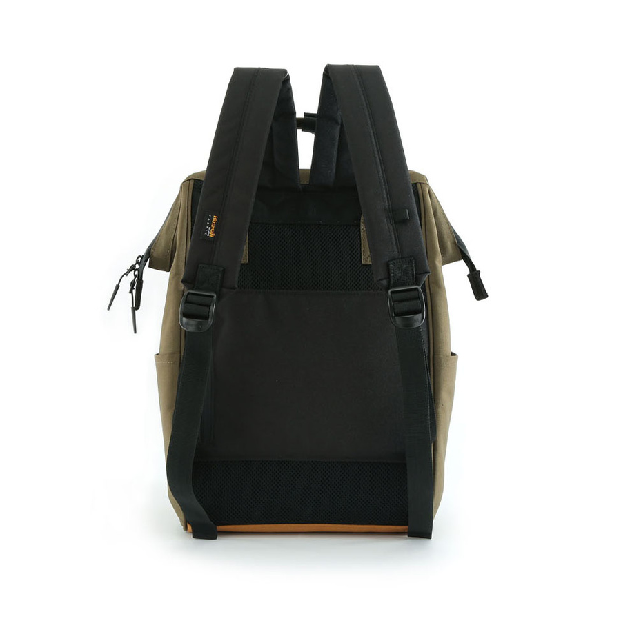 Pojemny plecak damski w ciemno zielonym kolorze z portem USB zawieszony na regulowanych szelkach - Himawari