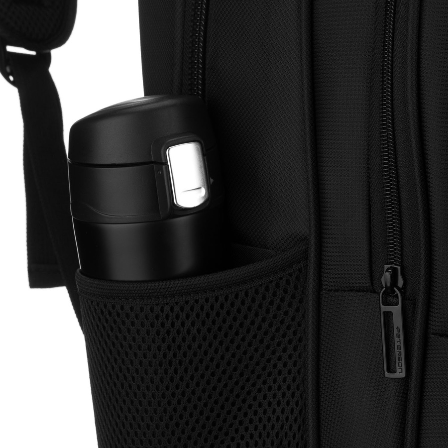 Młodzieżowy, miękki plecak szkolny z poliestru w czarnym kolorze, zawieszony na regulowanych szelkach - Peterson