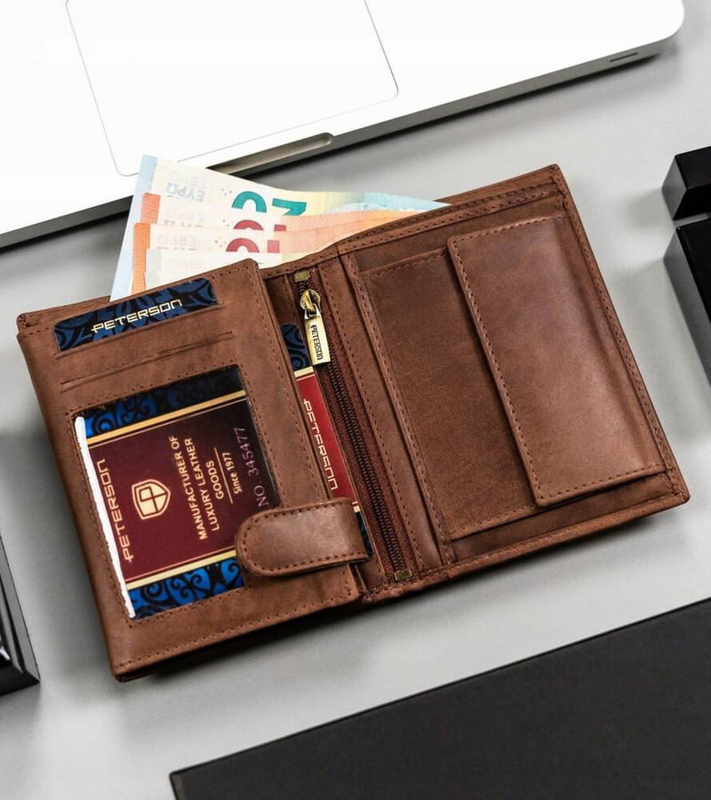 Duży, pionowy portfel męski ze skóry naturalnej - Peterson