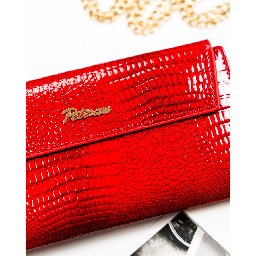 Duży, poziomy portfel damski ze skóry ekologicznej w czerwonym kolorze z tłoczeniem na wzór skóry krokodyla - Peterson