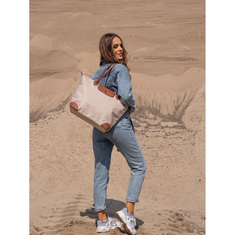 Beżowa shopperka damska wykonana z poliestru, zawieszona na dwóch uchwytach - Peterson