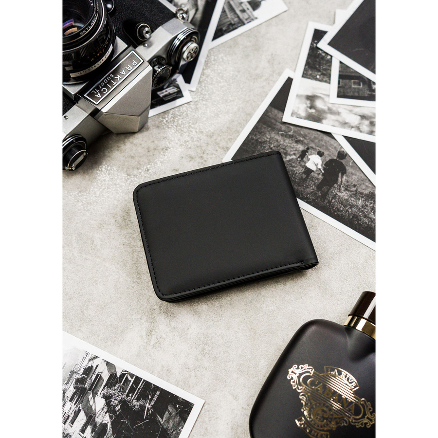 Mały portfel męski w czarnym kolorze wykonany ze skóry ekologicznej - Peterson