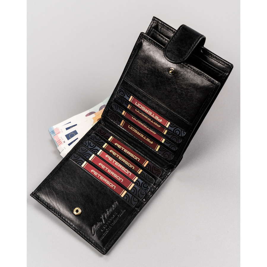 Czarny, duży portfel męski wykonany ze skóry naturalnej i zamykany na zatrzask - Peterson