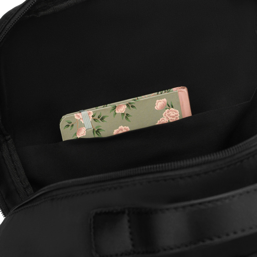 Czarny, nylonowy plecak damski z uchwytem do mocowania na walizce - Peterson