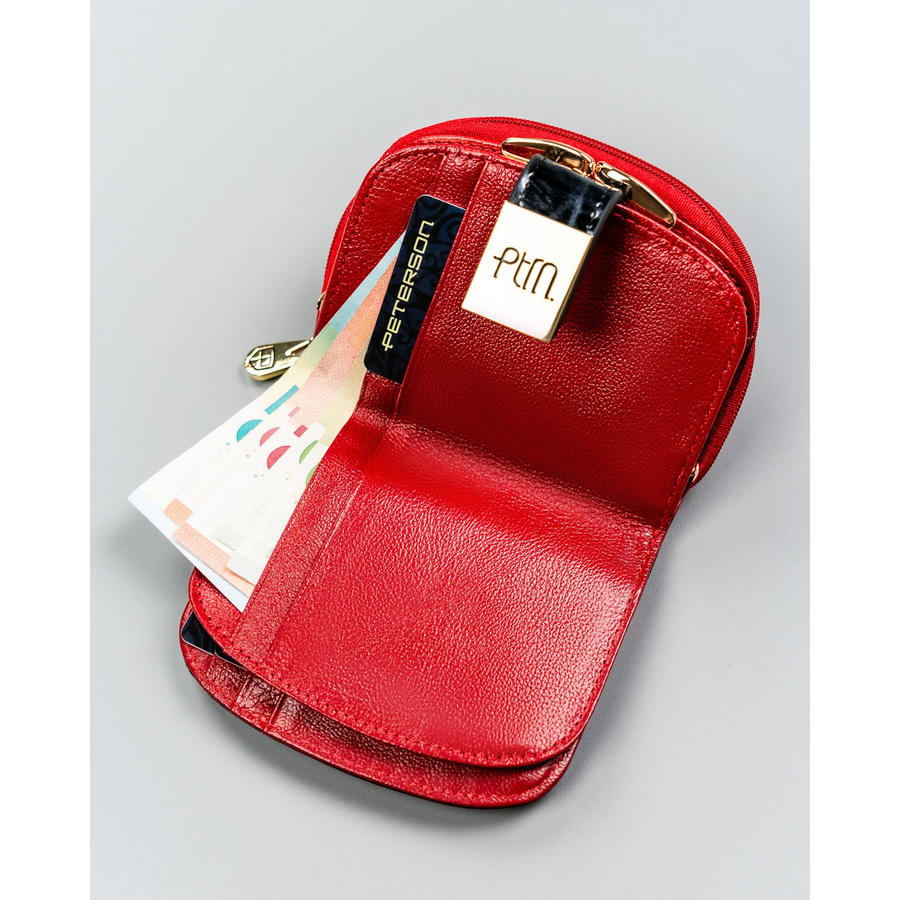 Mały portfel damski ze skóry naturalnej w czerwonym kolorze z tłoczonym wzorem w motylki - Peterson