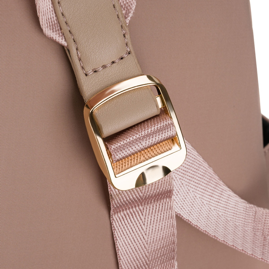 Mały plecaczek damski z nylonu i skóry ekologicznej w różowym kolorze - Peterson