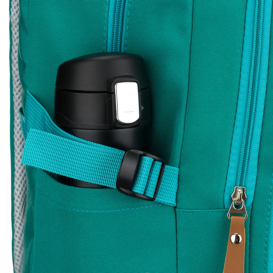 Zielony, młodzieżowy plecak szkolny z poliestru zawieszony na regulowanych szelkach - Peterson