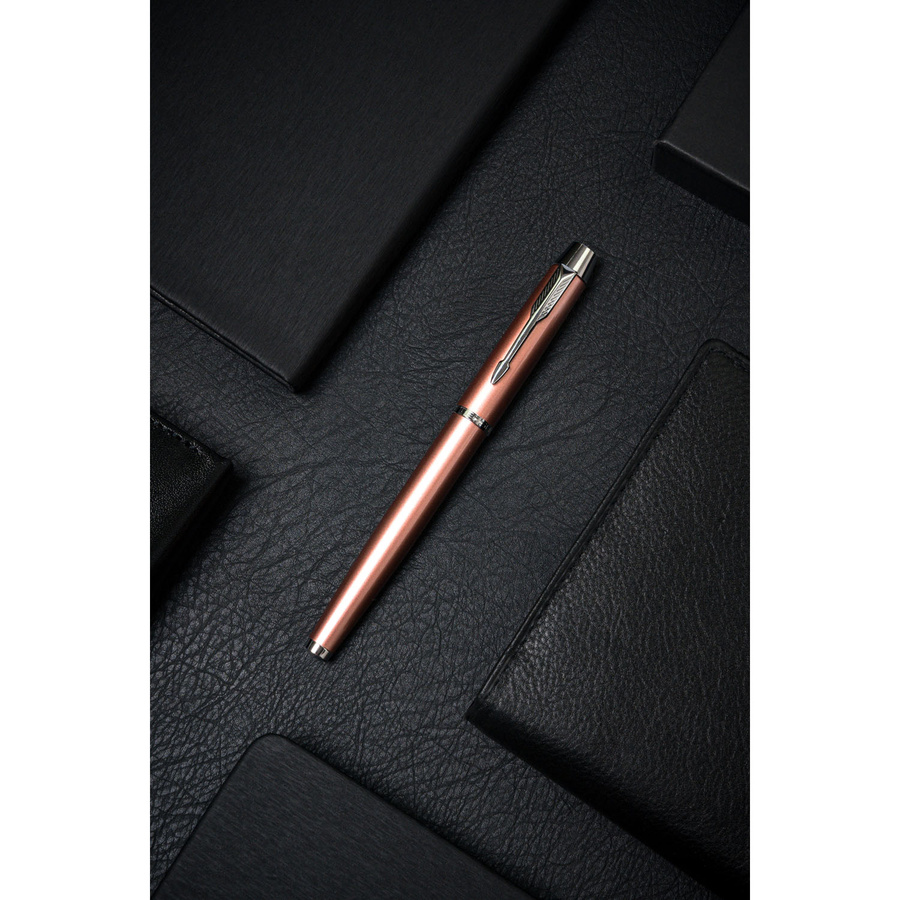 Długopis metalowy w różowo-srebrnym kolorze z czarnym wkładem - Peterson