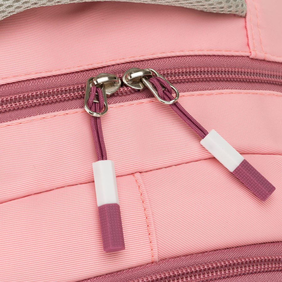 Pojemny plecak szkolny z poliestru w różowym kolorze zawieszony na regulowanych szelkach - Peterson