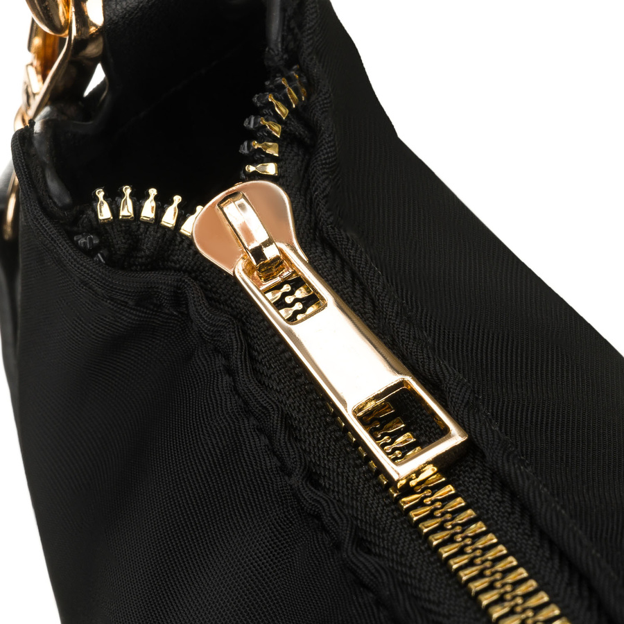 Czarna listonoszka damska z nylonu i skóry ekologicznej zawieszona na uchwytach i dopinanym pasku - Peterson