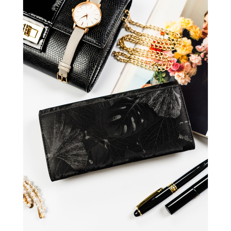 Duży portfel damski ze skóry naturalnej i ekologicznej w czarnym kolorze, zamykany zatrzaskiem - Peterson
