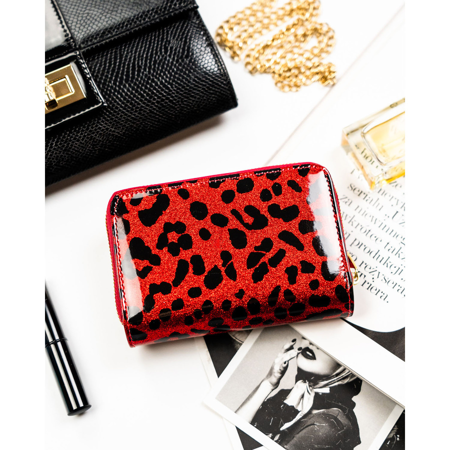 Czerwony, pionowy portfel damski ze skóry ekologicznej i naturalnej w cętki - Peterson