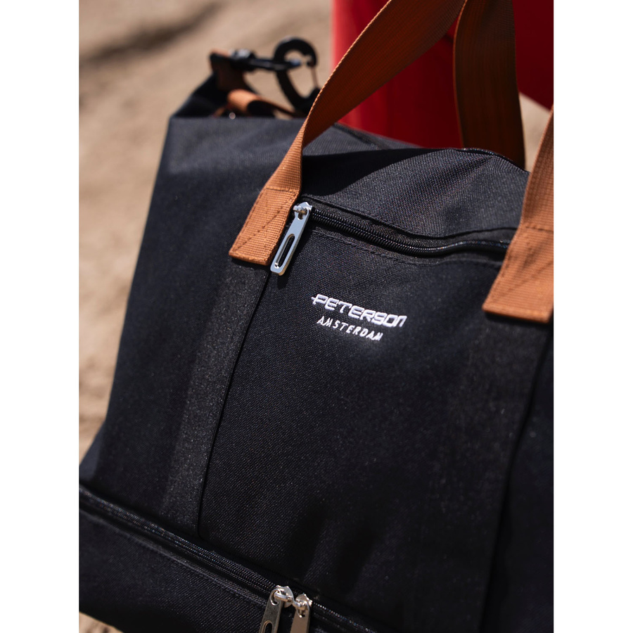 Torba podróżna z poliestru w czarnym kolorze z dopinanym paskiem na ramię - Peterson