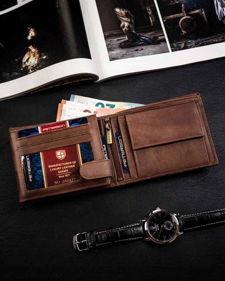 Duży, skórzany portfel męski z ozdobnym tłoczeniem - Peterson