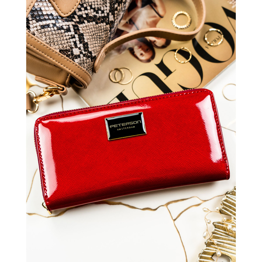 Duży portfel damski z lakierowanej skóry naturalnej w czerwonym kolorze zamykany suwakiem - Peterson