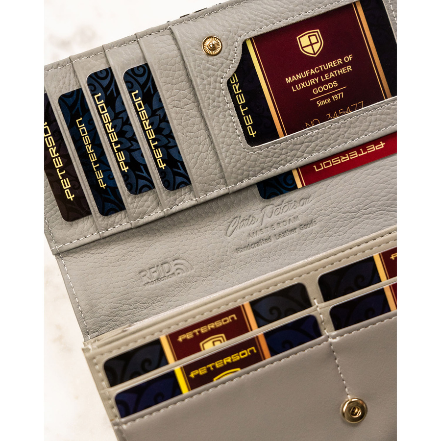 Damski portfel ze skóry naturalnej w kwiatowy wzór wyposażony w system RFID - Peterson