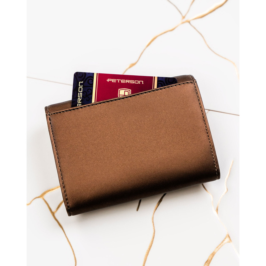 Brązowy portfel damski odszyty ze skóry naturalnej i ekologicznej - Peterson