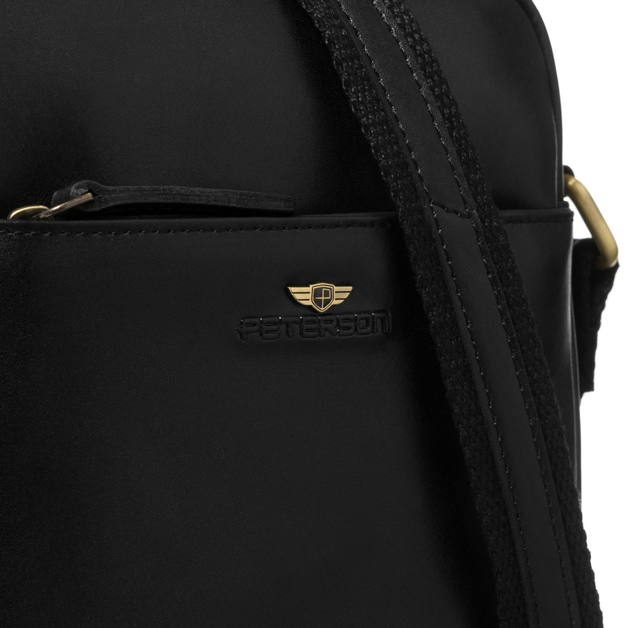 Jednokomorowa listonoszka męska ze skóry naturalnej w czarnym kolorze, zamykana suwakiem - Peterson