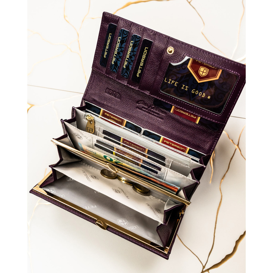 Portfel damski ze skóry naturalnej i ekologicznej w fioletowym kolorze zamykany zatrzaskiem - Peterson