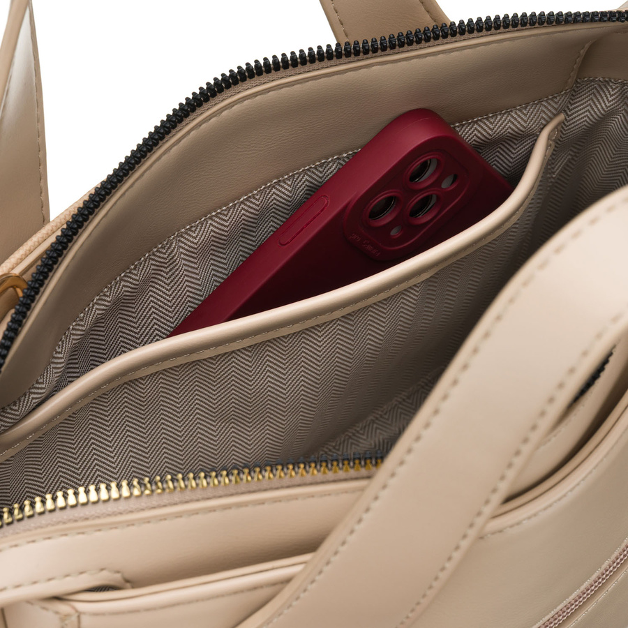 Elegancka, beżowa torebka damska wykonana z materiału syntetycznego, zamykana suwakiem - Peterson