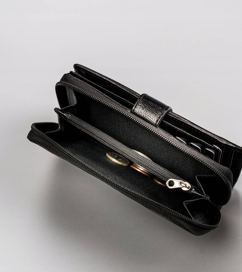 Pionowy portfel damski ze skóry naturalnej - Peterson