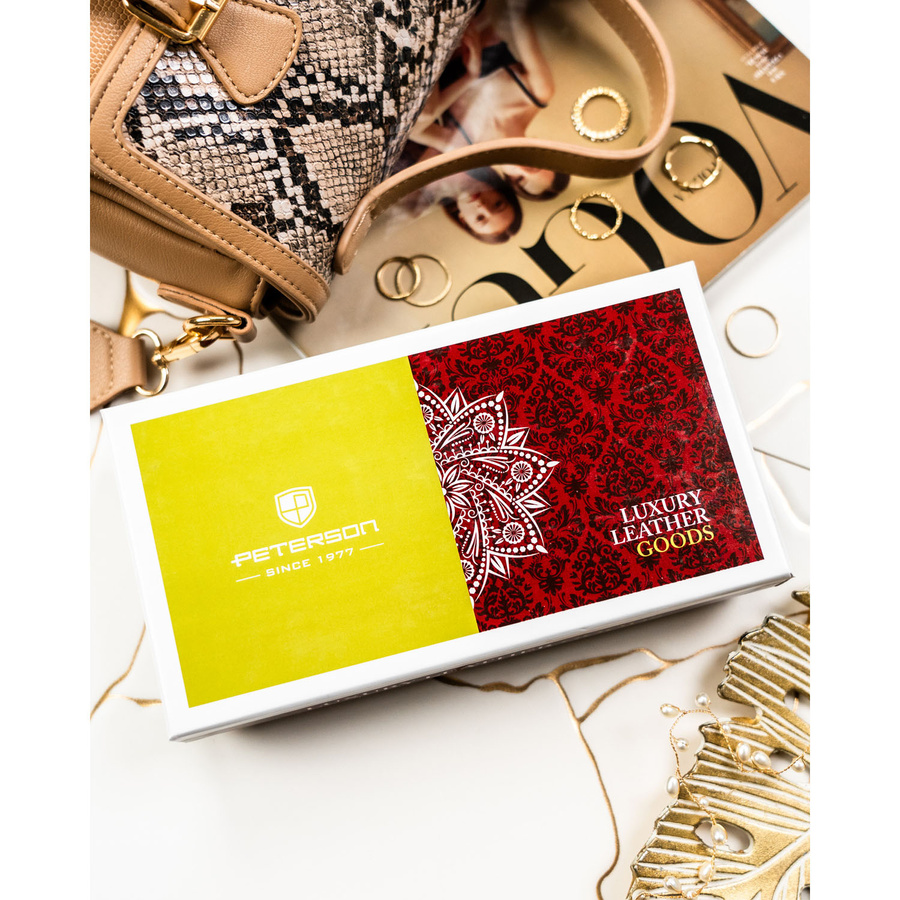 Duży, czerwony portfel damski z lakierowanej skóry naturalnej - Peterson