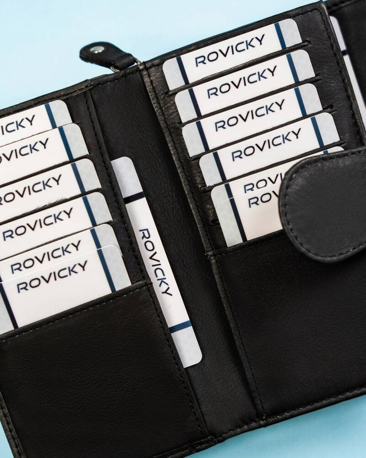 Pojemny, skórzany portfel damski na zatrzask ze wzorem pawich piór - Rovicky