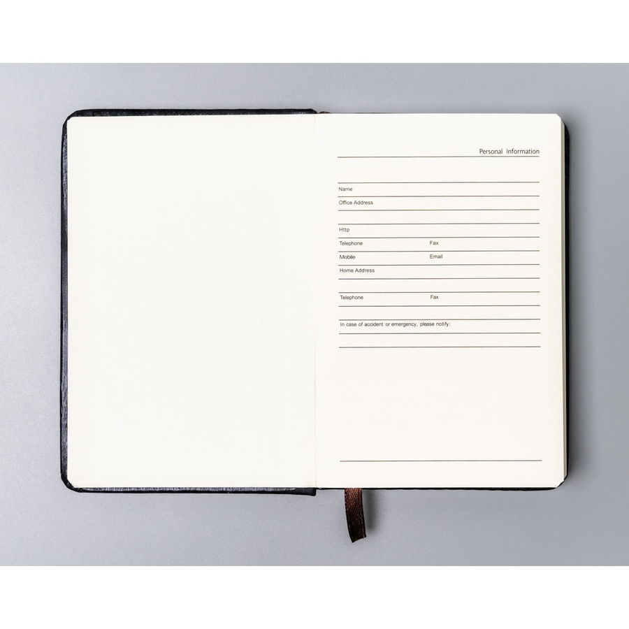 Czarny notes w formacie A6 zadrukowany w linie, wyposażony w gumkę zamykającą - Peterson