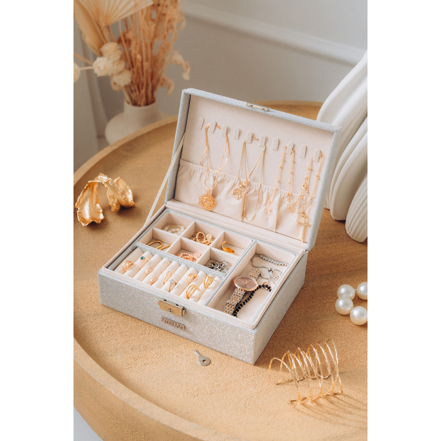 Srebrna szkatułka na biżuterię zamykana na kluczyk i zatrzask - Peterson