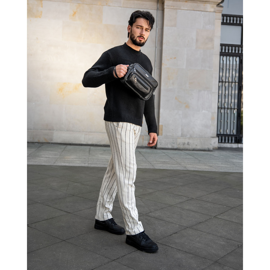 Skórzana saszetka męska w czarnym kolorze z kieszeniami zewnętrznymi i uchwytem do ręki - Rovicky