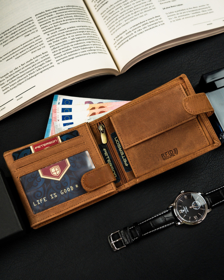 Poziomy portfel męski ze skóry naturalnej, system RFID Protect - Peterson