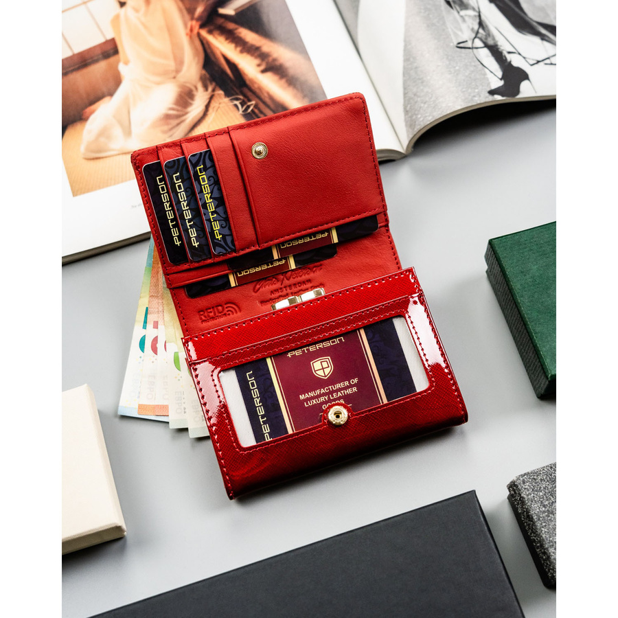 Skórzany damski portfel czerwony z zamknięciem na zatrzask - Peterson