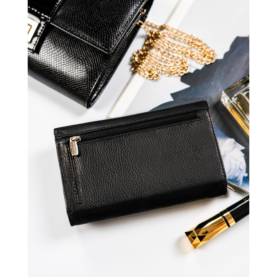 Skórzany, pojemny portfel damski w czarnym kolorze wyposażony w system RFID - Rovicky