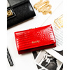 Średni portfel damski ze skóry naturalnej w czerwonym kolorze zamykany na bigiel i zatrzask - Rovicky