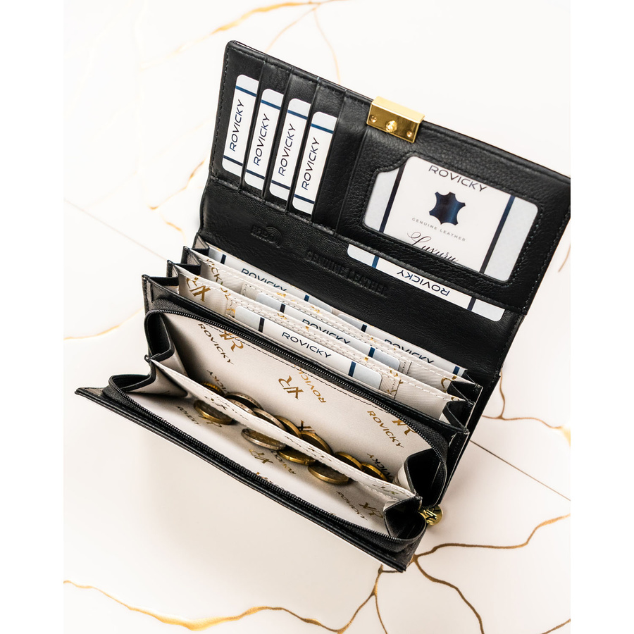 Skórzany, duży portfel damski w czarnym kolorze zamykany na zatrzask - Rovicky