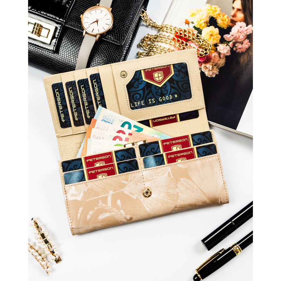 Beżowy portfel damski ze skóry naturalnej i ekologicznej w roślinny wzór - Peterson