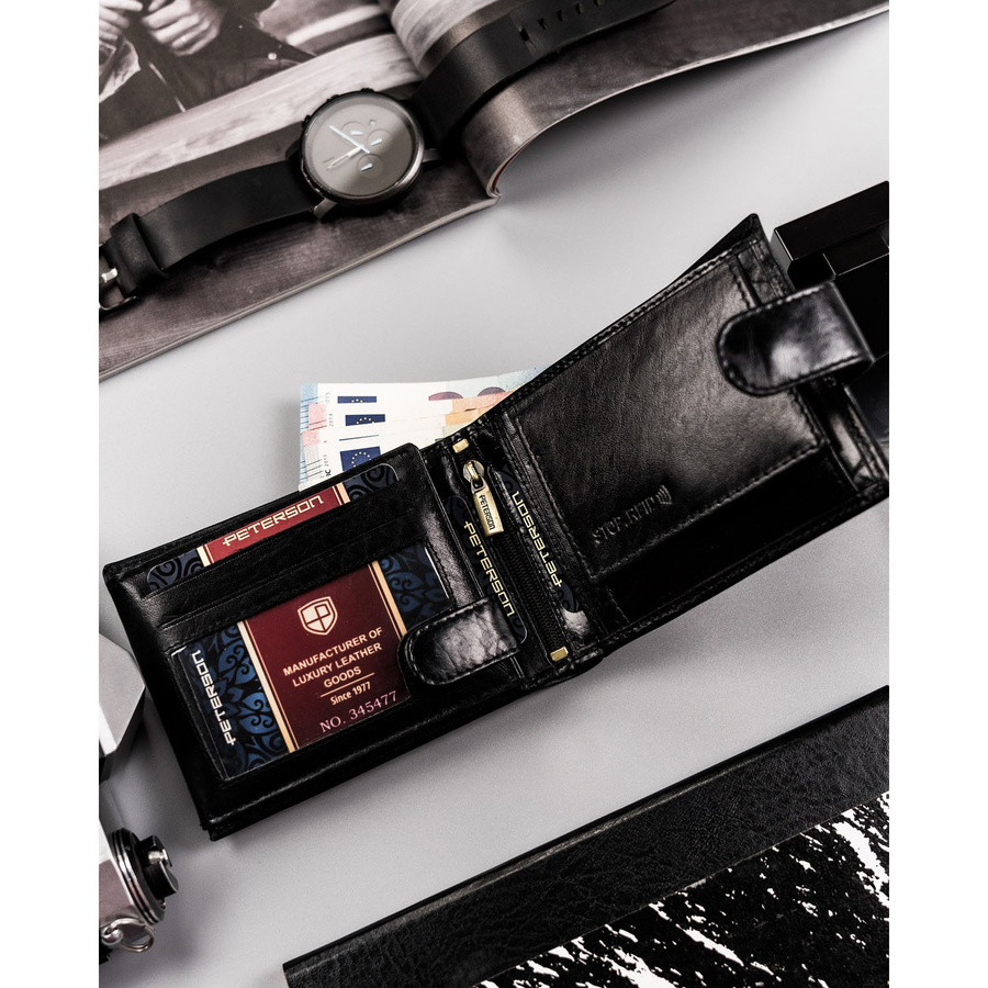 Duży, poziomy portfel męski wykonany ze skóry naturalnej w czarnym kolorze - Peterson