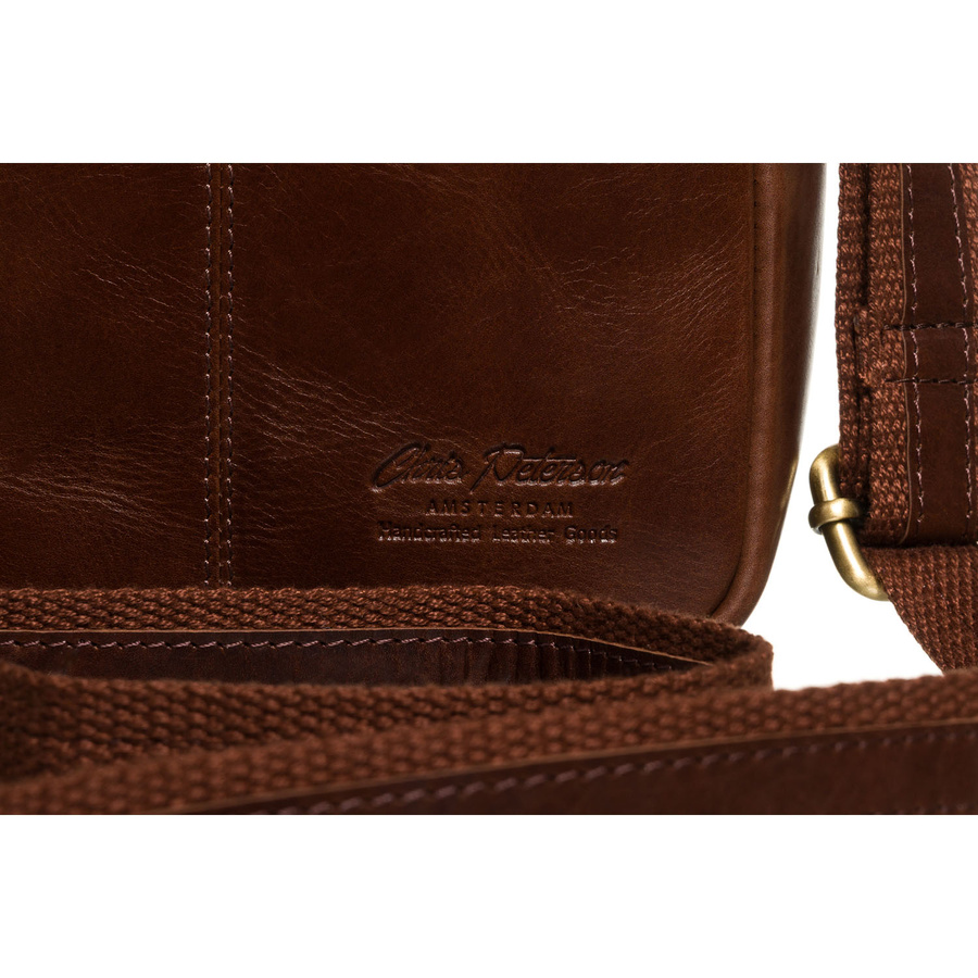 Brązowa, jednokomorowa listonoszka męska ze skóry naturalnej - Peterson