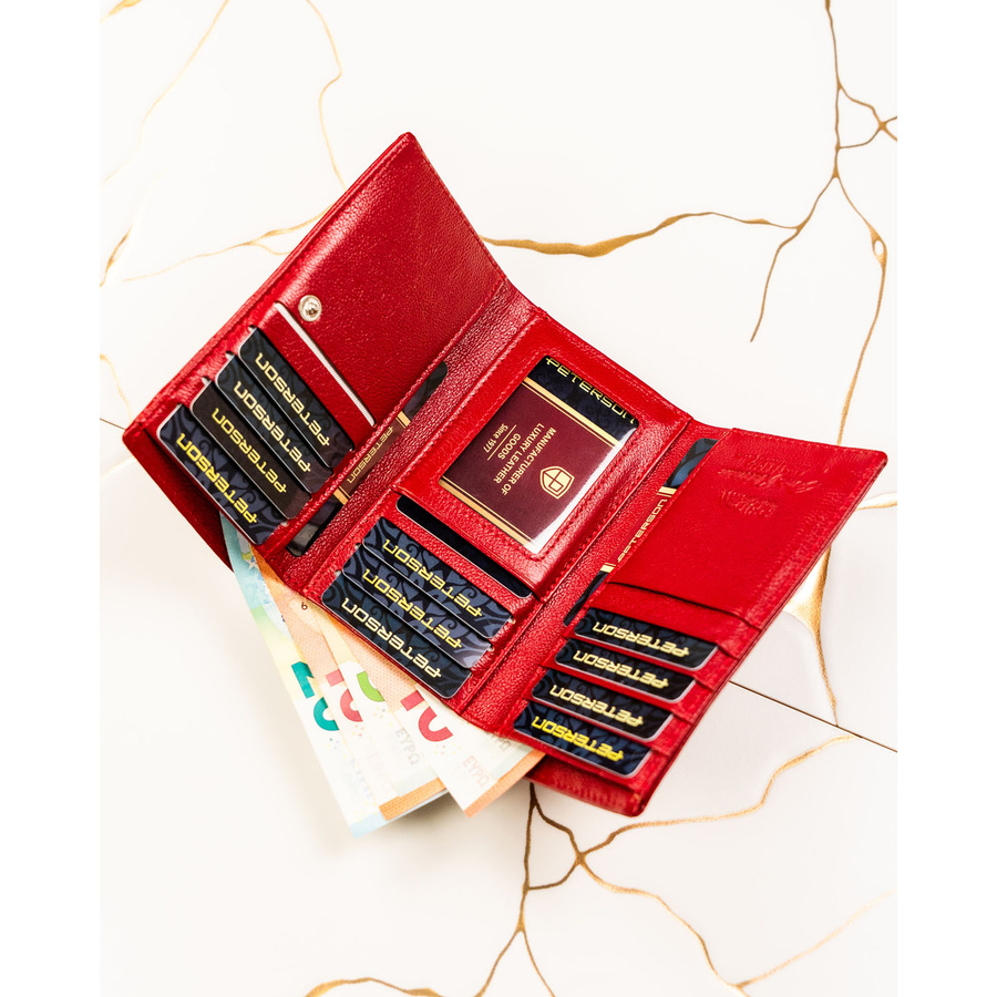 Portfel damski ze skóry naturalnej w czerwonym kolorze zamykany na zatrzask i bigiel - Peterson