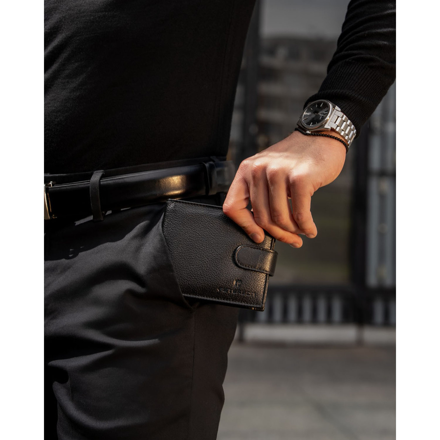 Zestaw prezentowy: skórzany, poziomy portfel męski w czarnym kolorze z systemem RFID i pasek ze skóry ekologicznej - Peterson