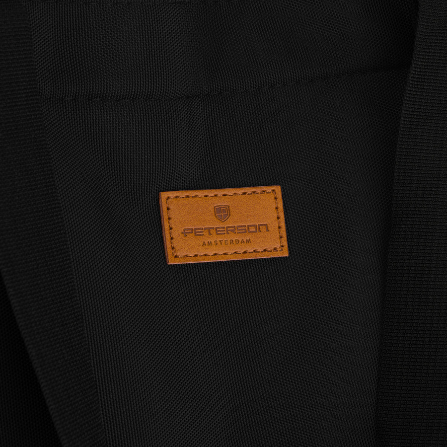 Czarna shopperka damska zamykana suwakiem z kieszonką zewnętrzną - Peterson