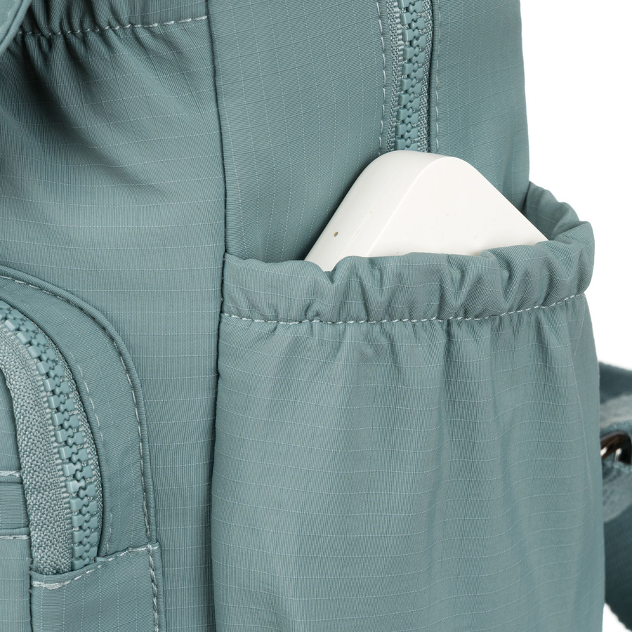 Niebieski plecak damski z poliestru z klapką zamykaną na magnes - Peterson